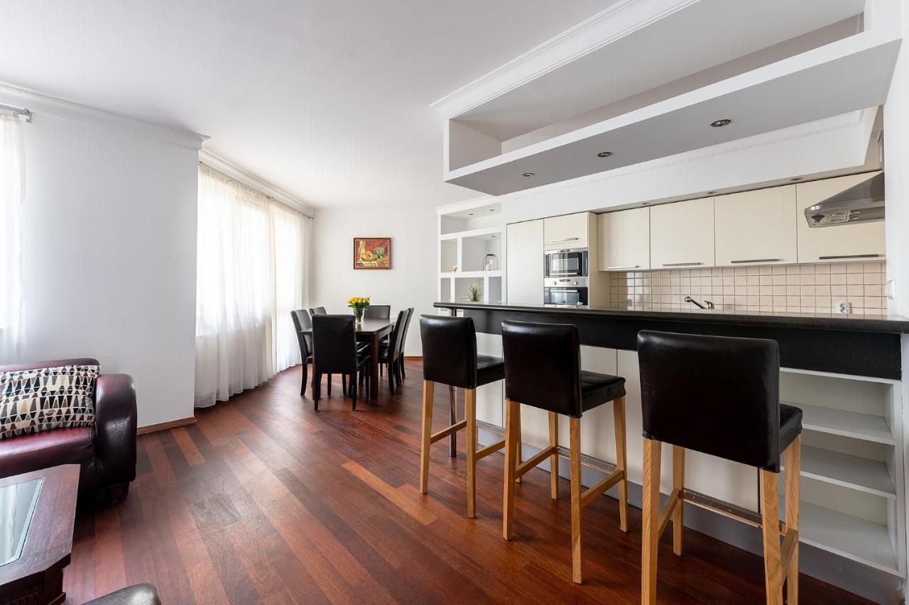 ורשה Bukowinska 12 Prywatne Mieszkanie 80M2 Z Dwiema Sypialniami I Balkonem 2X Bezplatne Miejsca Parkingowe Samodzielne Zameldowanie! Private Garage! Self Check-In System! מראה חיצוני תמונה