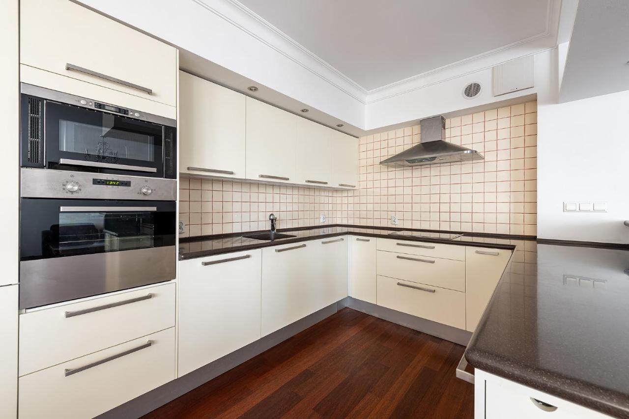 ורשה Bukowinska 12 Prywatne Mieszkanie 80M2 Z Dwiema Sypialniami I Balkonem 2X Bezplatne Miejsca Parkingowe Samodzielne Zameldowanie! Private Garage! Self Check-In System! מראה חיצוני תמונה