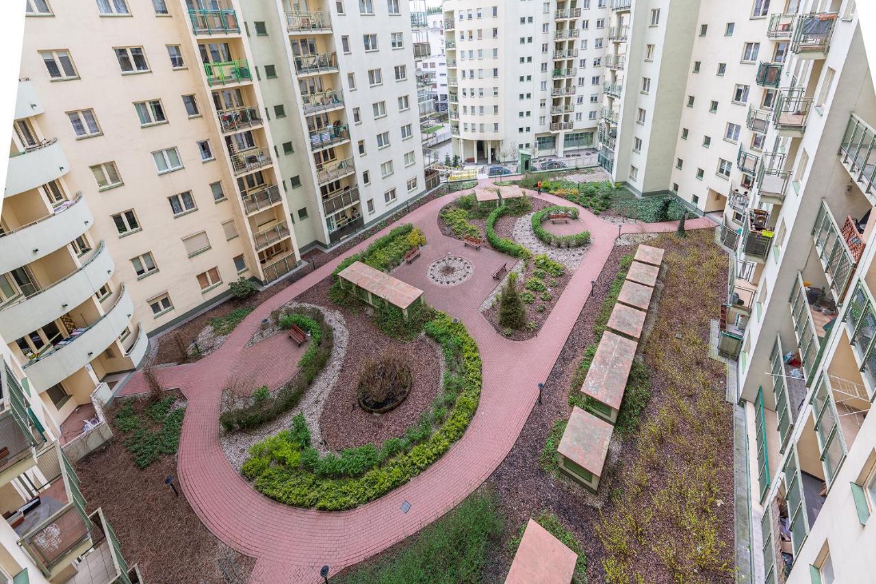 ורשה Bukowinska 12 Prywatne Mieszkanie 80M2 Z Dwiema Sypialniami I Balkonem 2X Bezplatne Miejsca Parkingowe Samodzielne Zameldowanie! Private Garage! Self Check-In System! מראה חיצוני תמונה